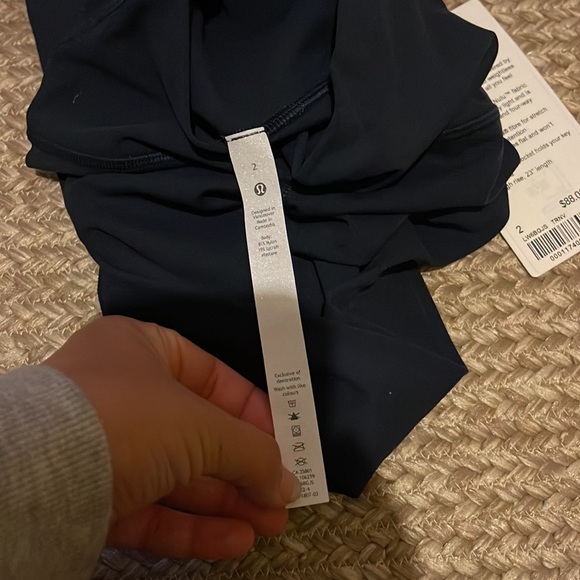 NWT lululemon align high rise crop 23” navy size 2 and 12 - Picture 7 of 7
